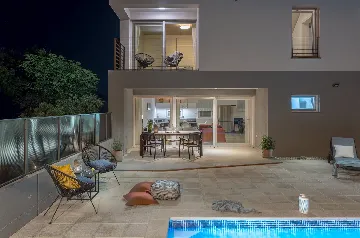 Contemporary Villa Retreat with Pool in Ližnjan