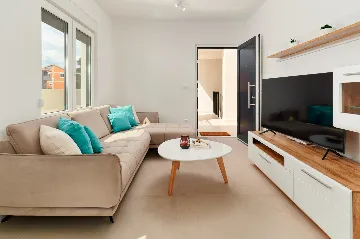 Modern 6-Bedroom Villa with Pool, Dugi Rat