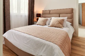 Modern 6-Bedroom Villa with Pool, Dugi Rat