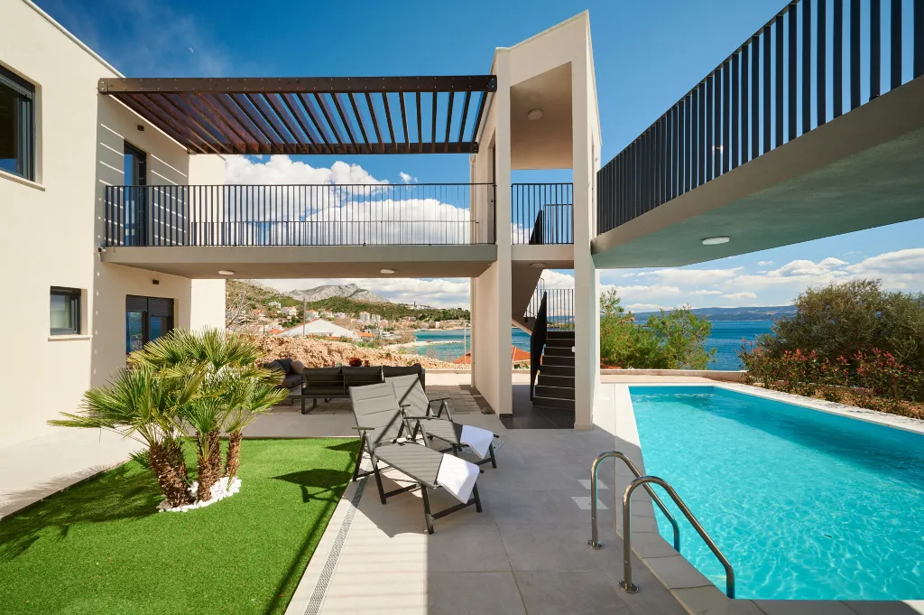 Modern 6-Bedroom Villa with Pool, Dugi Rat