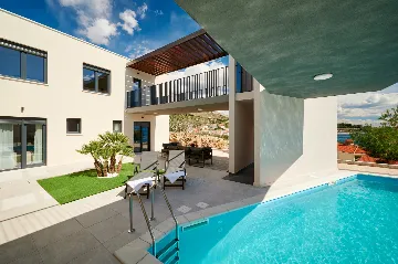 Modern 6-Bedroom Villa with Pool, Dugi Rat