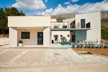 Modern 6-Bedroom Villa with Pool, Dugi Rat