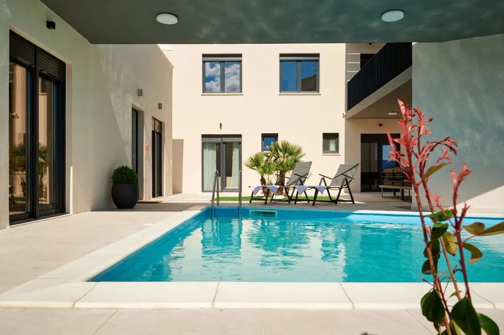 Modern 6-Bedroom Villa with Pool, Dugi Rat