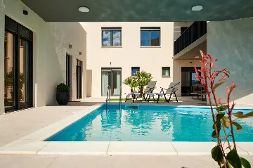 Modern 6-Bedroom Villa with Pool, Dugi Rat