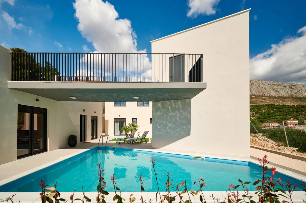 Modern 6-Bedroom Villa with Pool, Dugi Rat