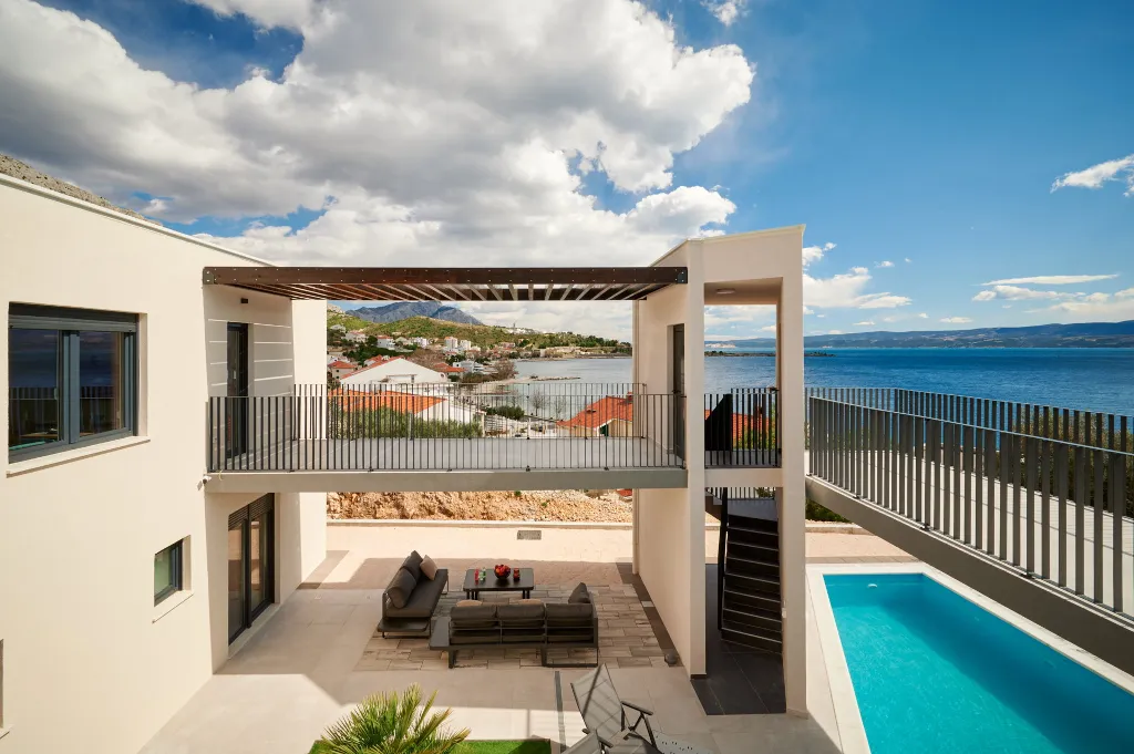 Modern 6-Bedroom Villa with Pool, Dugi Rat