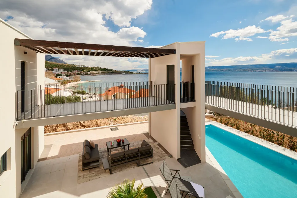 Modern 6-Bedroom Villa with Pool, Dugi Rat