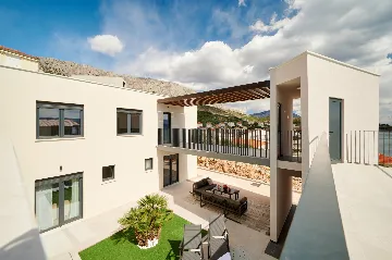 Modern 6-Bedroom Villa with Pool, Dugi Rat