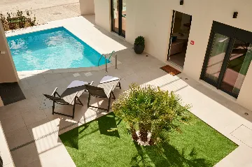 Modern 6-Bedroom Villa with Pool, Dugi Rat