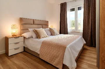 Modern 6-Bedroom Villa with Pool, Dugi Rat