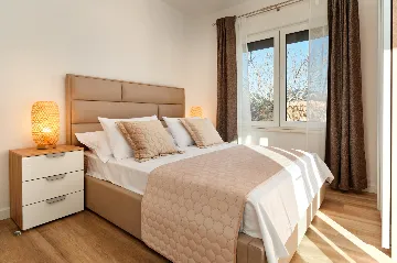 Modern 6-Bedroom Villa with Pool, Dugi Rat