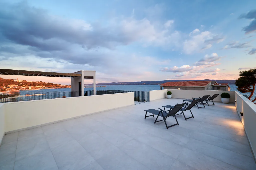 Modern 6-Bedroom Villa with Pool, Dugi Rat