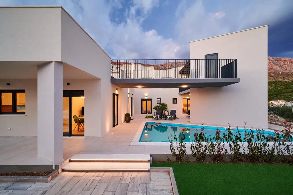 Modern 6-Bedroom Villa with Pool, Dugi Rat
