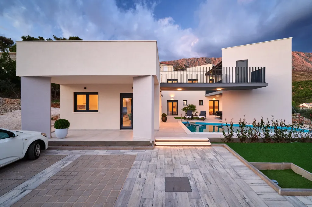 Modern 6-Bedroom Villa with Pool, Dugi Rat
