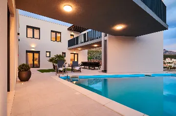 Modern 6-Bedroom Villa with Pool, Dugi Rat