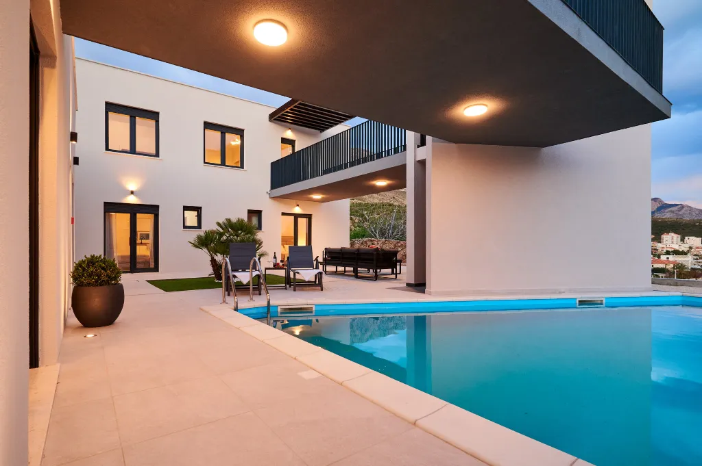Modern 6-Bedroom Villa with Pool, Dugi Rat