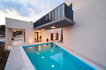 Modern 6-Bedroom Villa with Pool, Dugi Rat
