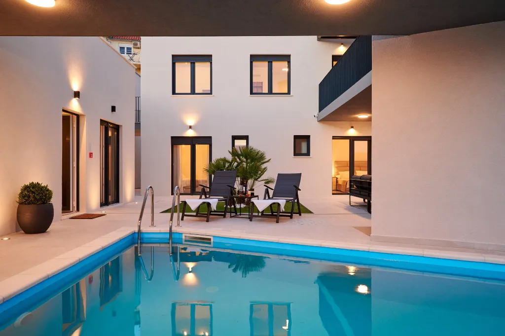 Modern 6-Bedroom Villa with Pool, Dugi Rat