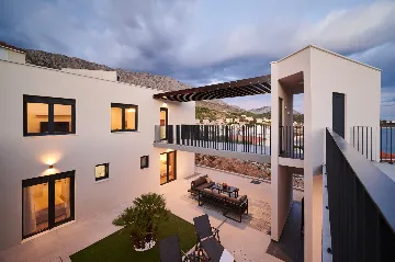 Modern 6-Bedroom Villa with Pool, Dugi Rat