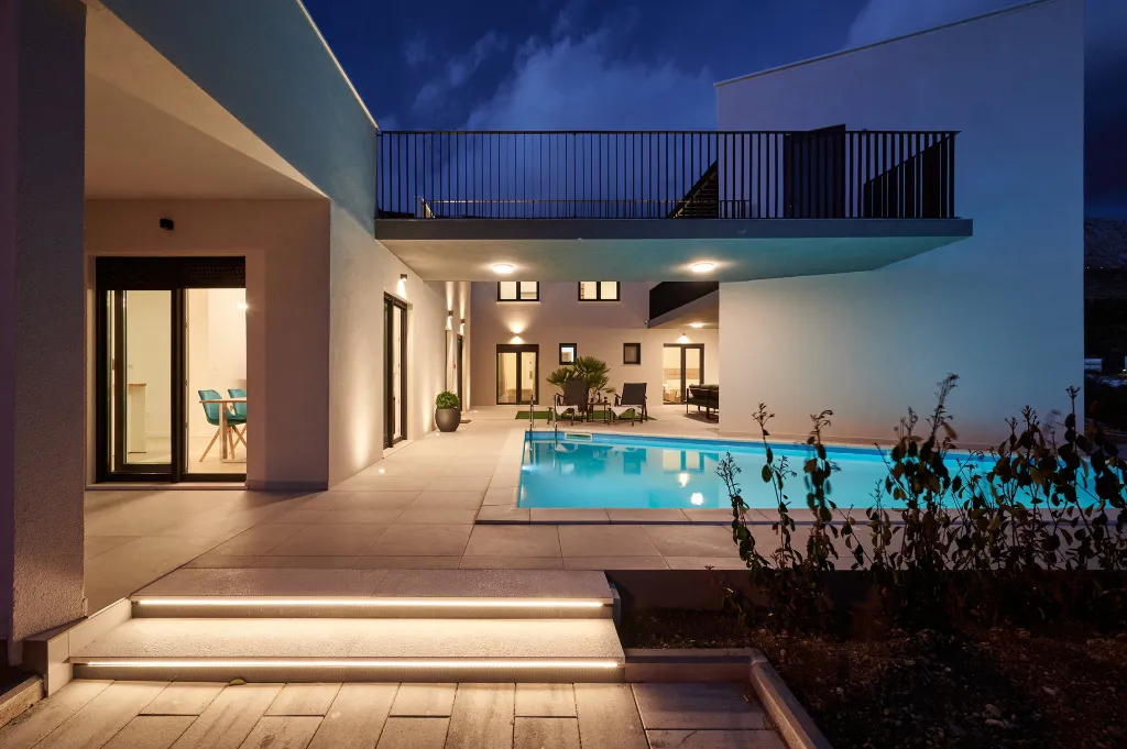 Modern 6-Bedroom Villa with Pool, Dugi Rat