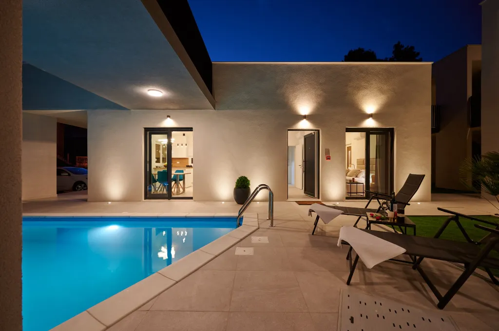 Modern 6-Bedroom Villa with Pool, Dugi Rat