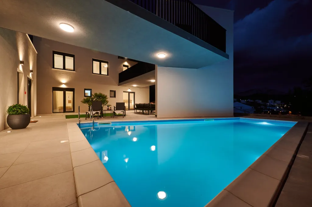Modern 6-Bedroom Villa with Pool, Dugi Rat