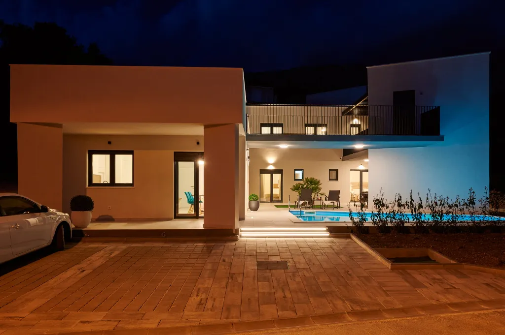 Modern 6-Bedroom Villa with Pool, Dugi Rat