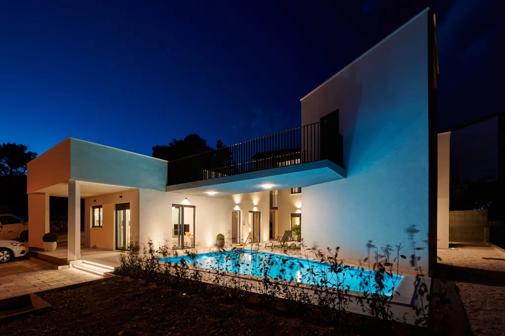 Modern 6-Bedroom Villa with Pool, Dugi Rat
