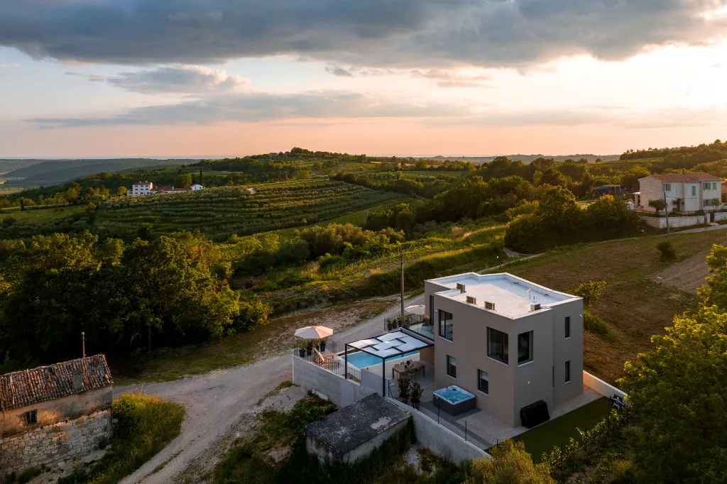Modern Family Villa with Pool in Grožnjan