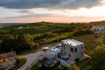 Modern Family Villa with Pool in Grožnjan