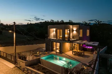 Modern Family Villa with Pool in Grožnjan