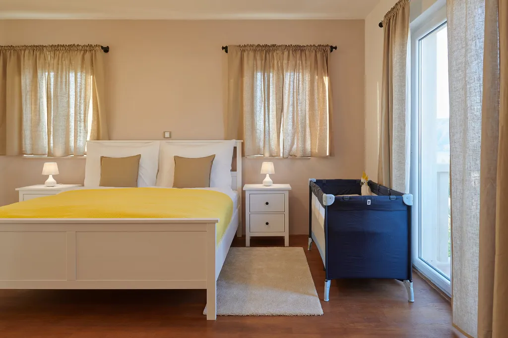 Spacious Family Villa with Pool in Stari Grad