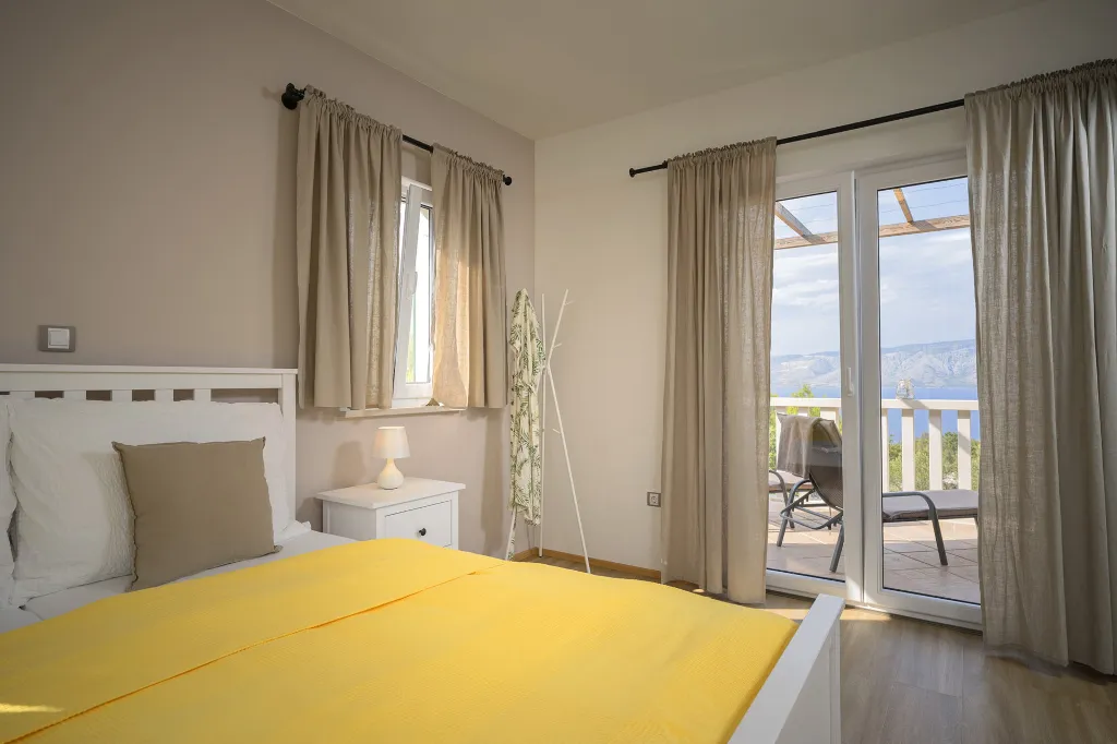 Spacious Family Villa with Pool in Stari Grad