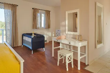 Spacious Family Villa with Pool in Stari Grad