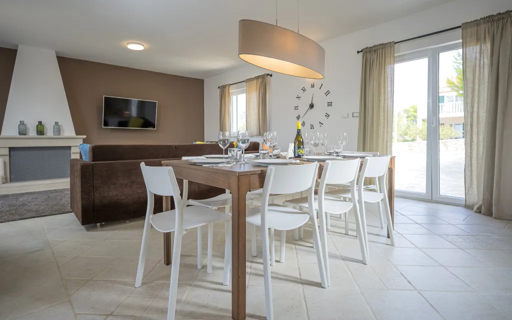 Spacious Family Villa with Pool in Stari Grad