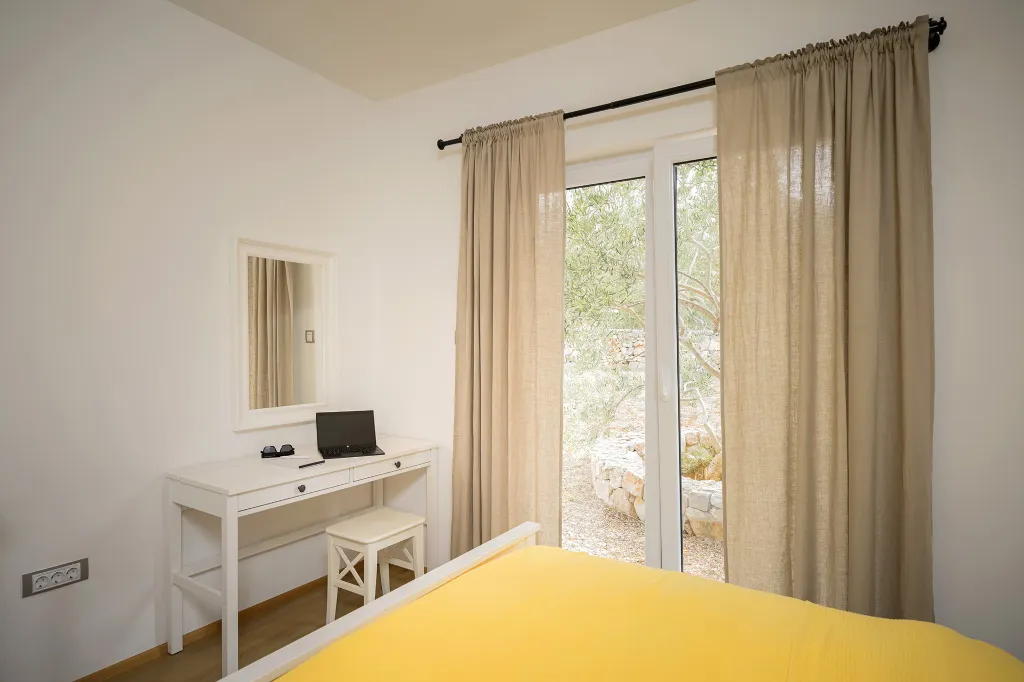 Spacious Family Villa with Pool in Stari Grad