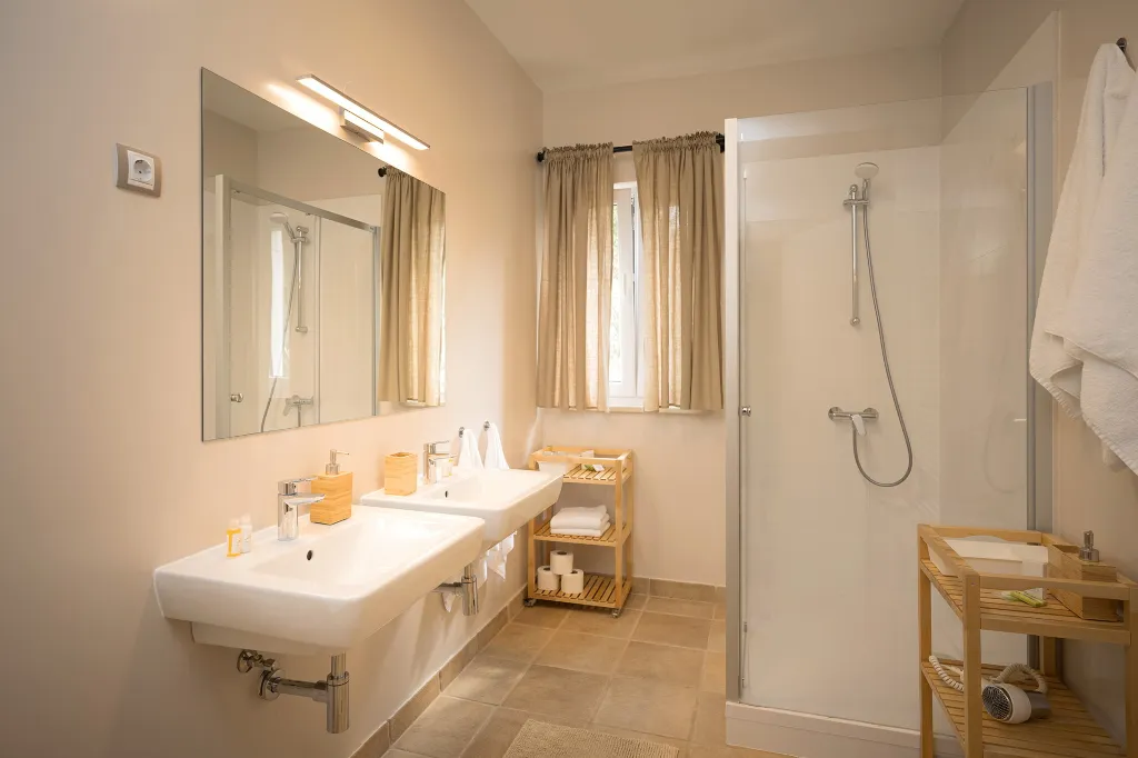 Spacious Family Villa with Pool in Stari Grad