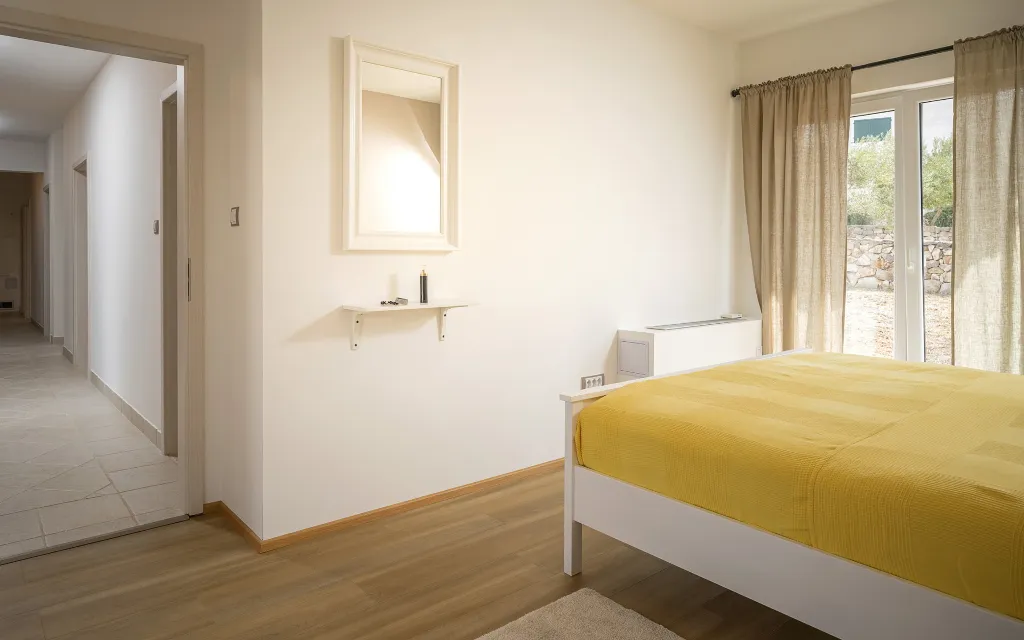 Spacious Family Villa with Pool in Stari Grad