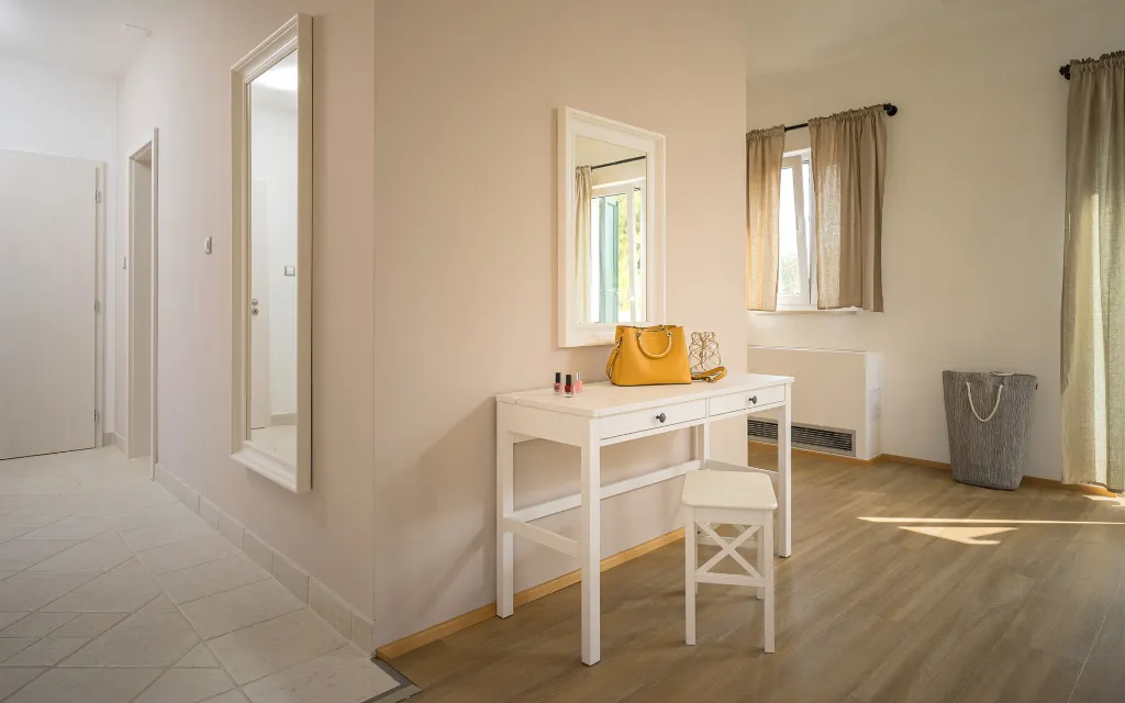 Spacious Family Villa with Pool in Stari Grad