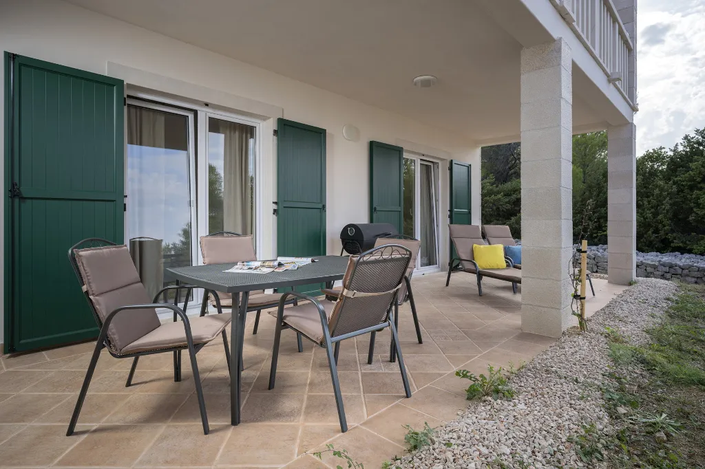 Spacious Family Villa with Pool in Stari Grad