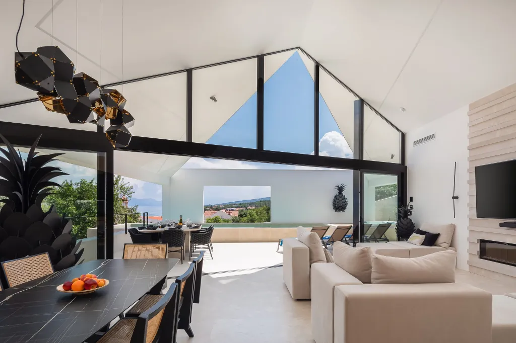 Contemporary Seaside Villa with Pool in Sutivan