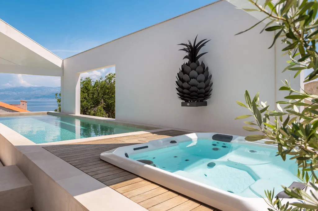 Contemporary Seaside Villa with Pool in Sutivan