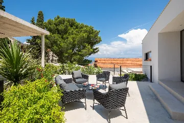 Contemporary Seaside Villa with Pool in Sutivan