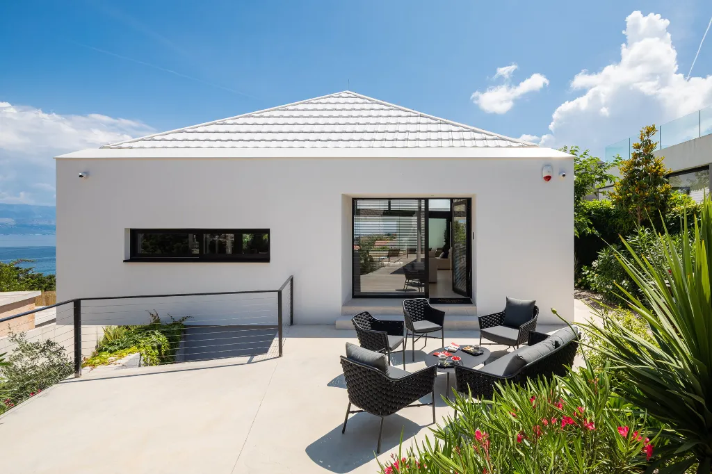 Contemporary Seaside Villa with Pool in Sutivan