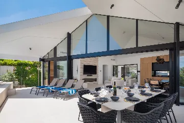 Contemporary Seaside Villa with Pool in Sutivan