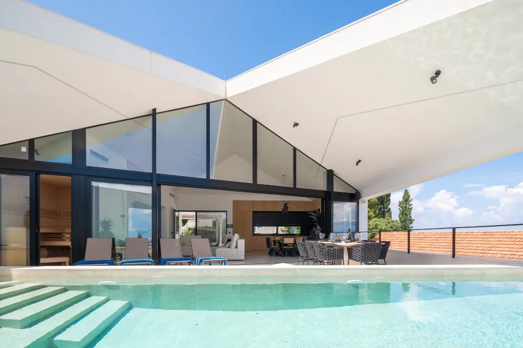 Contemporary Seaside Villa with Pool in Sutivan