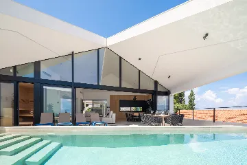 Contemporary Seaside Villa with Pool in Sutivan