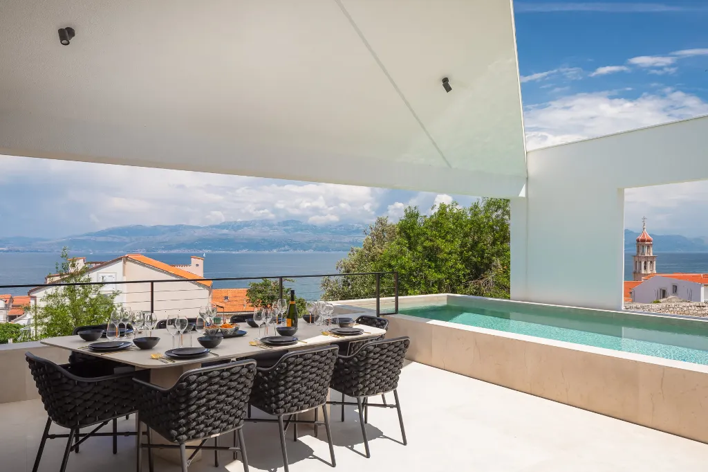Contemporary Seaside Villa with Pool in Sutivan