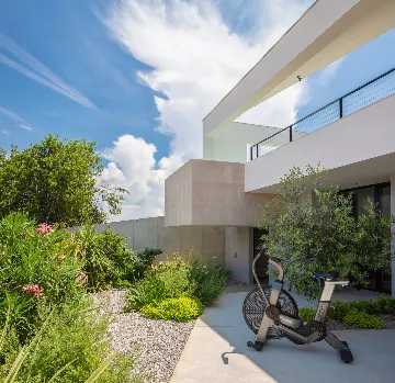 Contemporary Seaside Villa with Pool in Sutivan