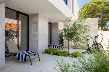 Contemporary Seaside Villa with Pool in Sutivan